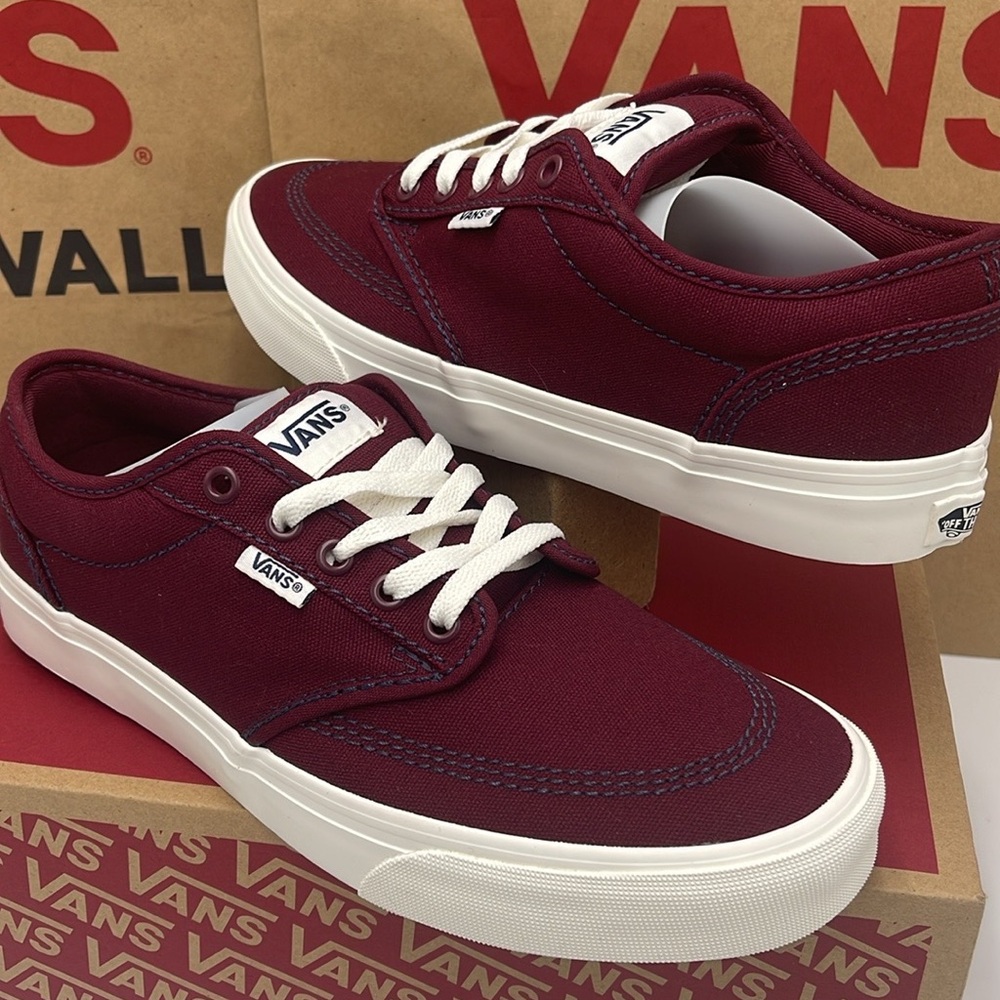 Vans WMNS Burgundy Canvas Sneakers Atwood
Outdoor Port Rovale
VN000CX84QU - Picture 11 of 16